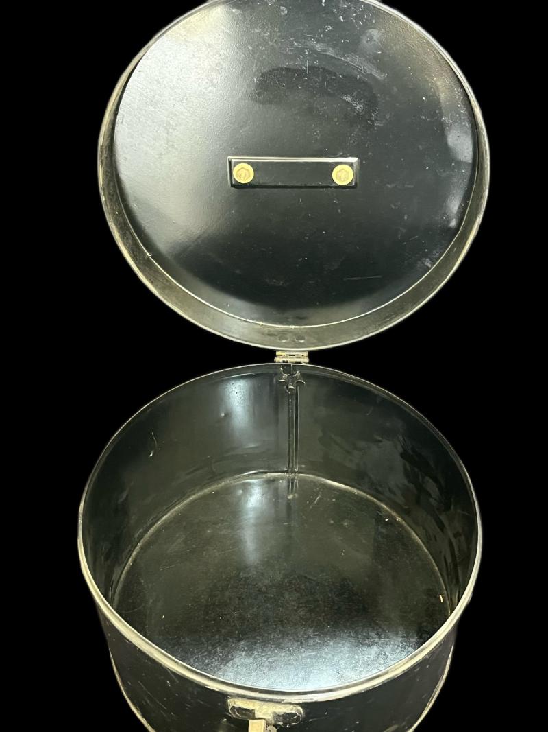 WW2 NAVY CHIEF PETTY OFFICER'S CAP AND TIN (NAMED D.KEMP)