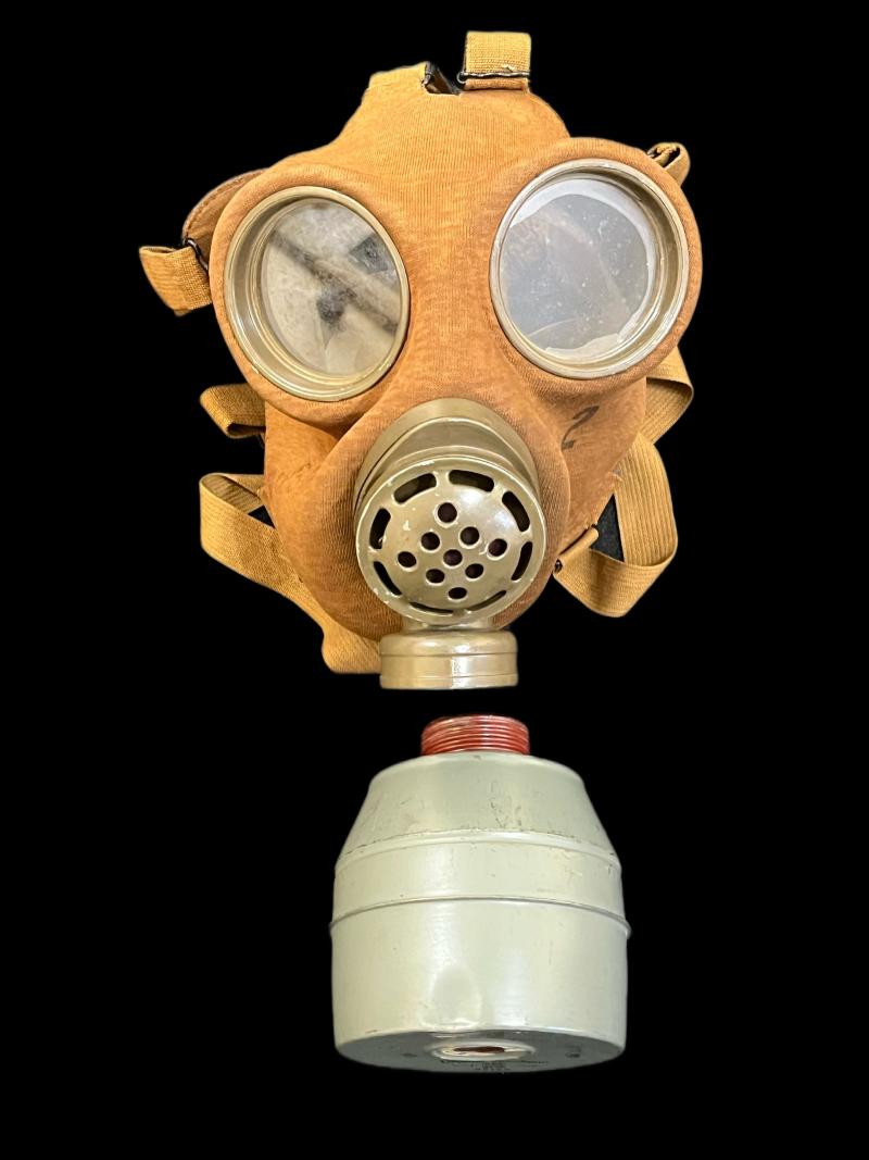 WW2 CZECH GAS MASK WITH FILTER
