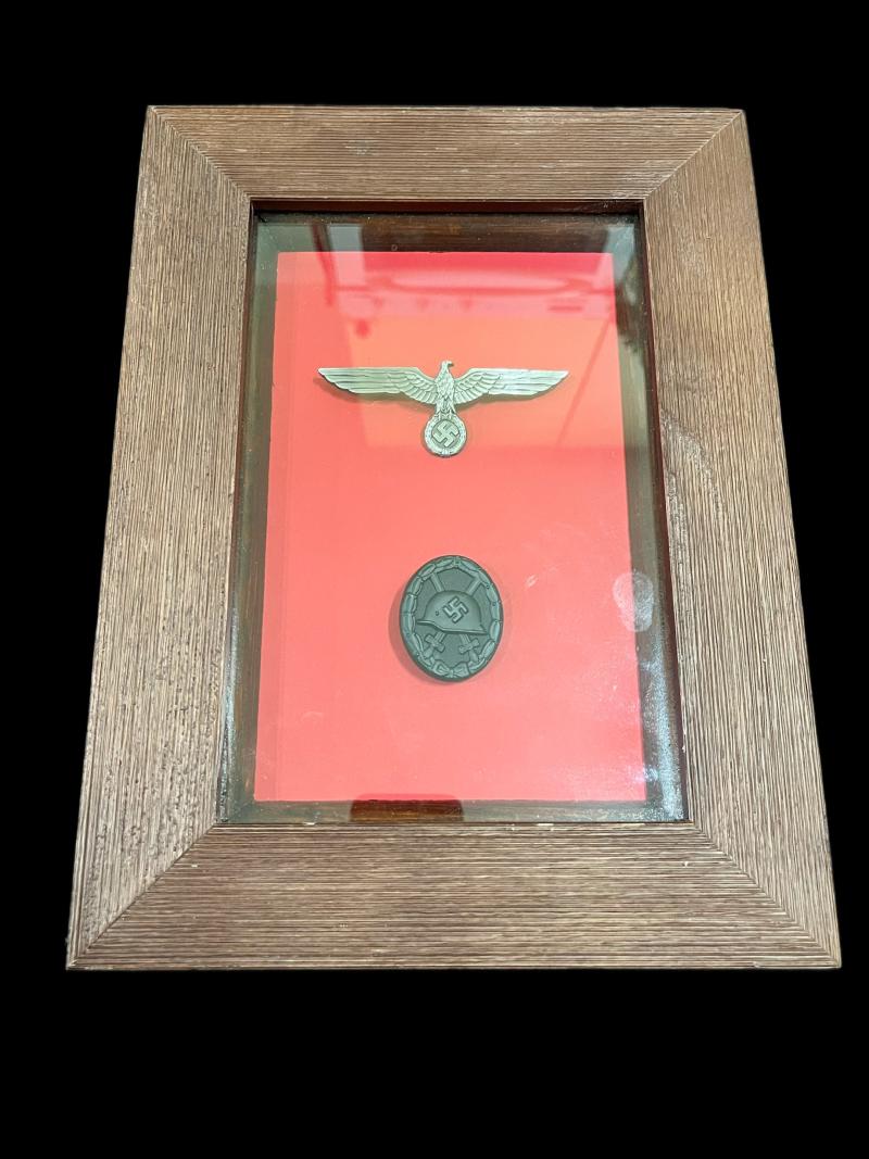 REPRODUCTION WW2 GERMAN MEDAL DISPLAY