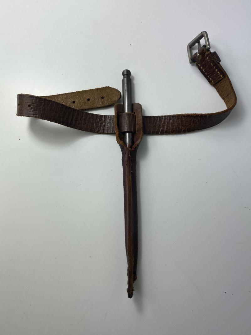 WW2 SOE NAIL DAGGER IN HOLSTER