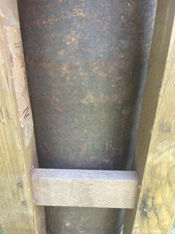 WW2 GERMAN 15.2CM HOWITZER SHELL IN CRATE (INERT)
