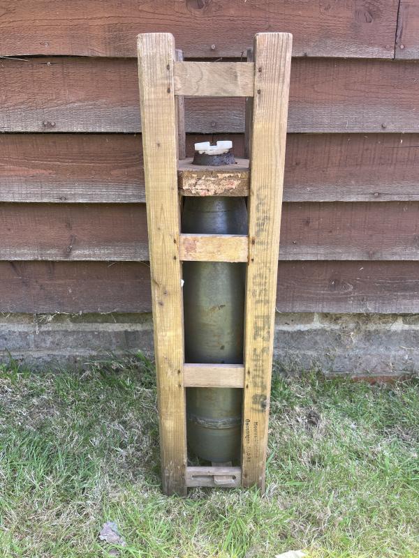 WW2 GERMAN 15.2CM HOWITZER SHELL IN CRATE (INERT)