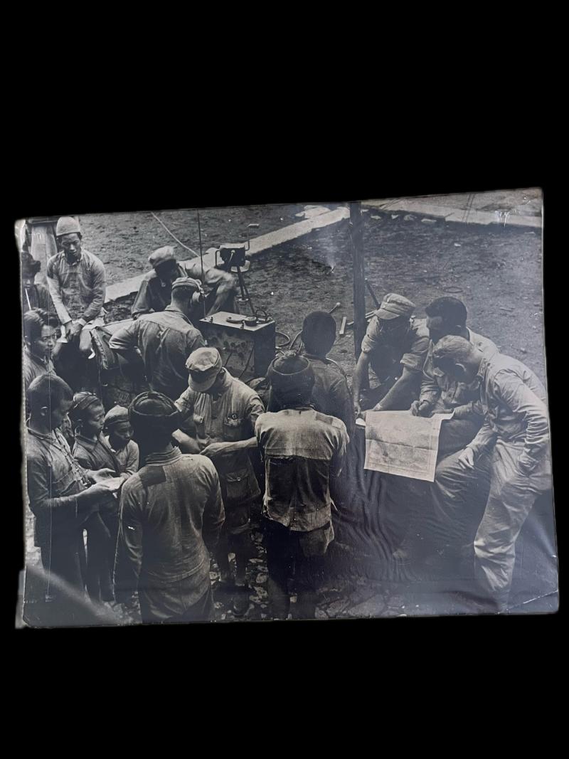 WW2 PICTURE U.S. Y-FORCE STOPS OVERNIGHT