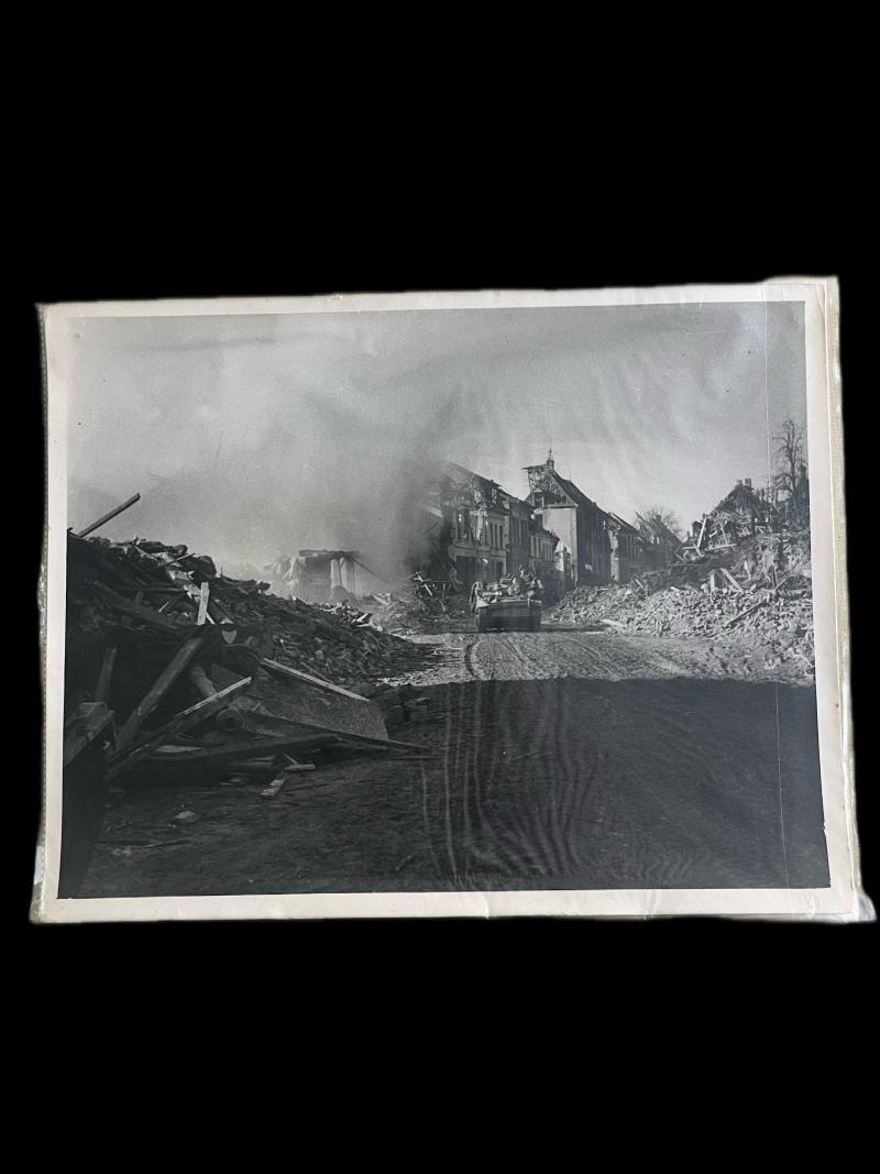 WW2 PICTURE OF GOCH UNDER GERMAN SHELL FIRE