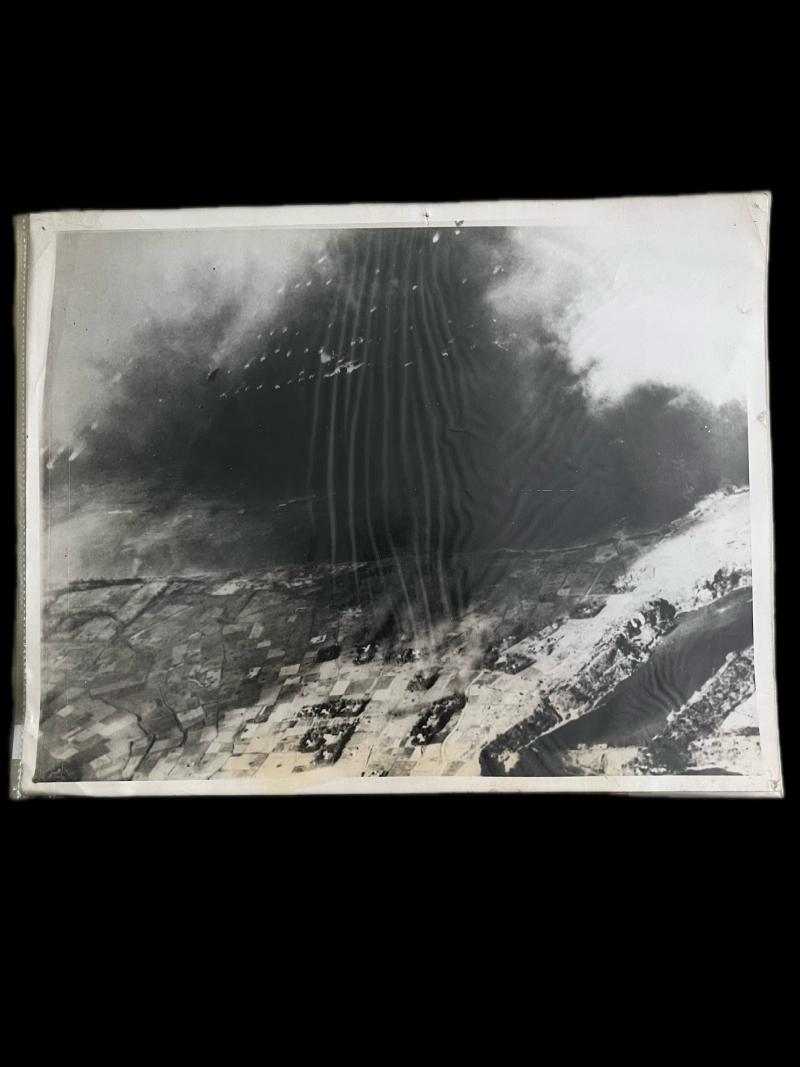 WW2 PICTURE OF U.S. FORCES INVADING OKINAWA