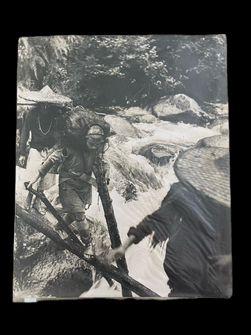 WW2 PICTURE OF CHINESE CARRIERS FOR THE U.S. Y-FORCE