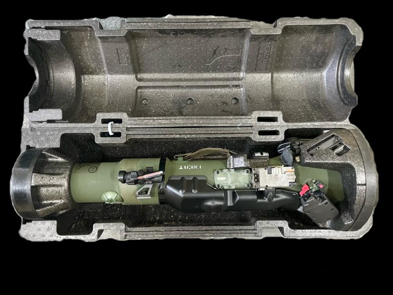 DEACTIVATED NLAW LAUNCHER WITH ACOG SIGHT (UK DEACTIVATION)
