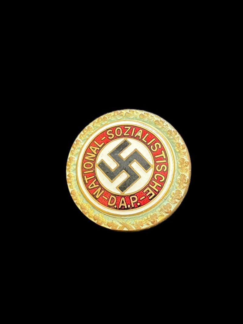 WW2 GERMAN GOLD POLITICAL PARTY BADGE (NSDAP)