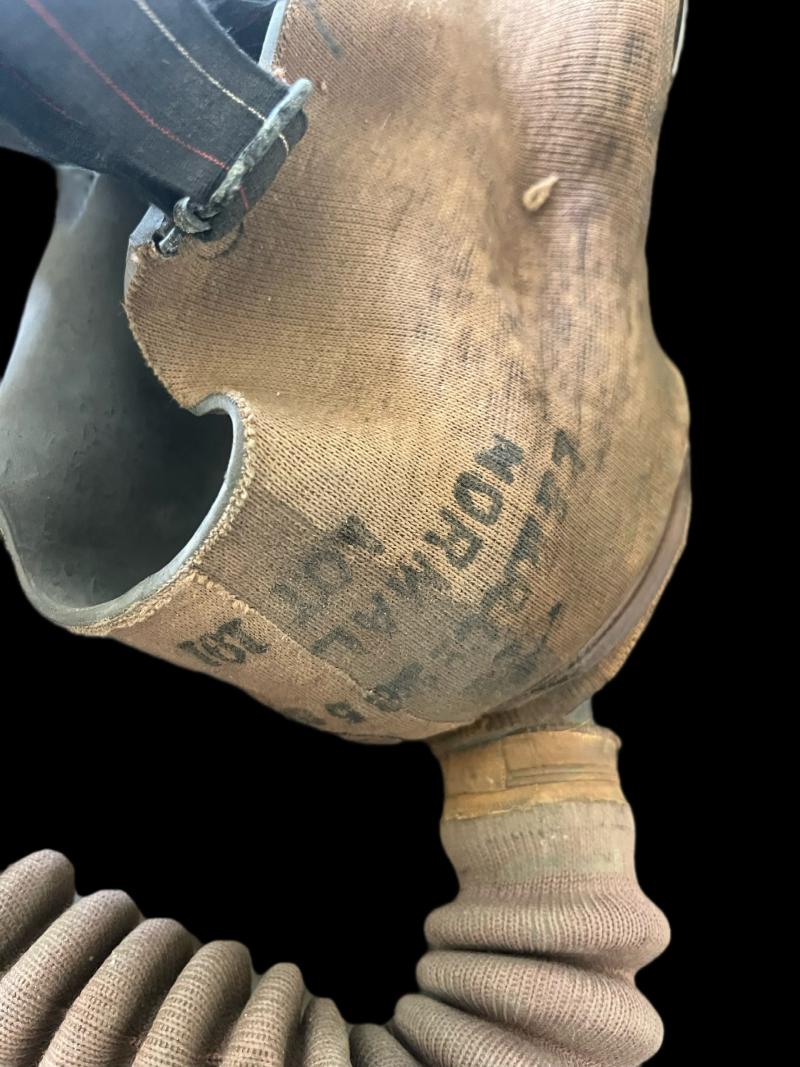 WW2 BRITISH MK.IV GAS MASK WITH FILTER, ANTI DIMMING AND BAG