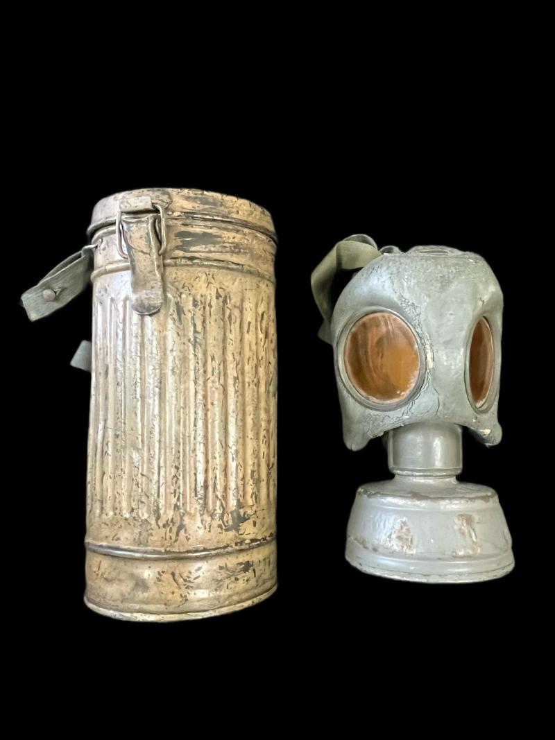 SPANISH CIVIL WAR GAS MASK AND CAMO TIN