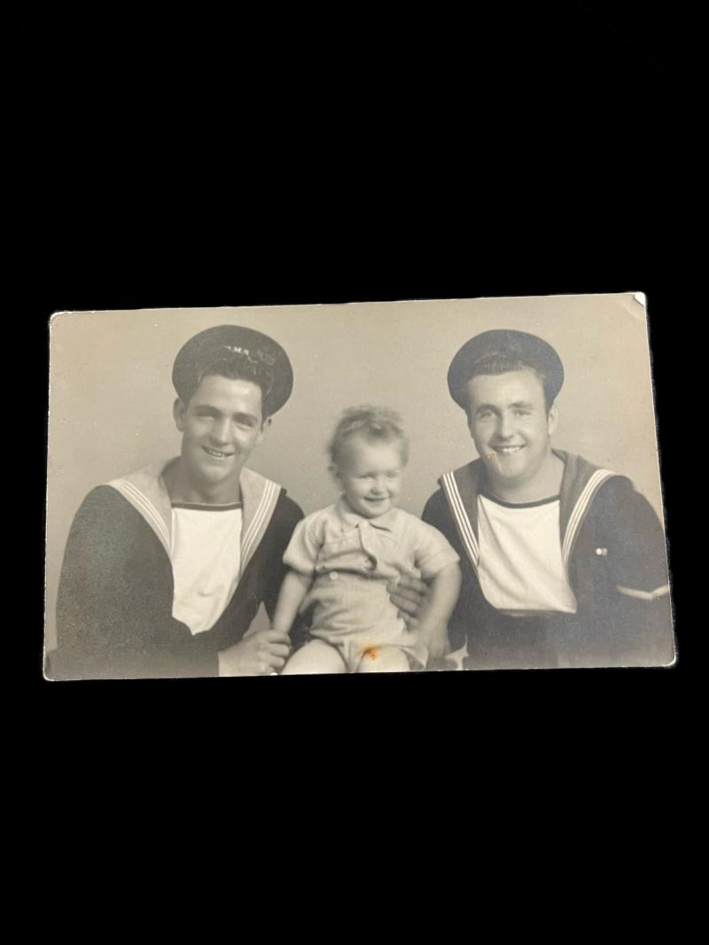 WW2 PICTURE OF BRITISH SAILORS