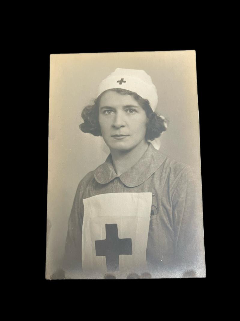 WW2 PICTURE OF A NURSE