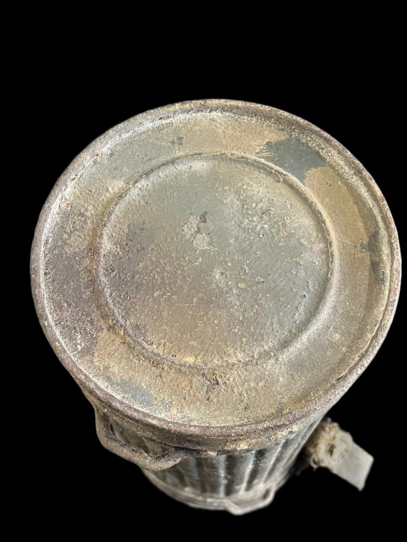WW2 GERMAN CAMO GAS MASK TIN