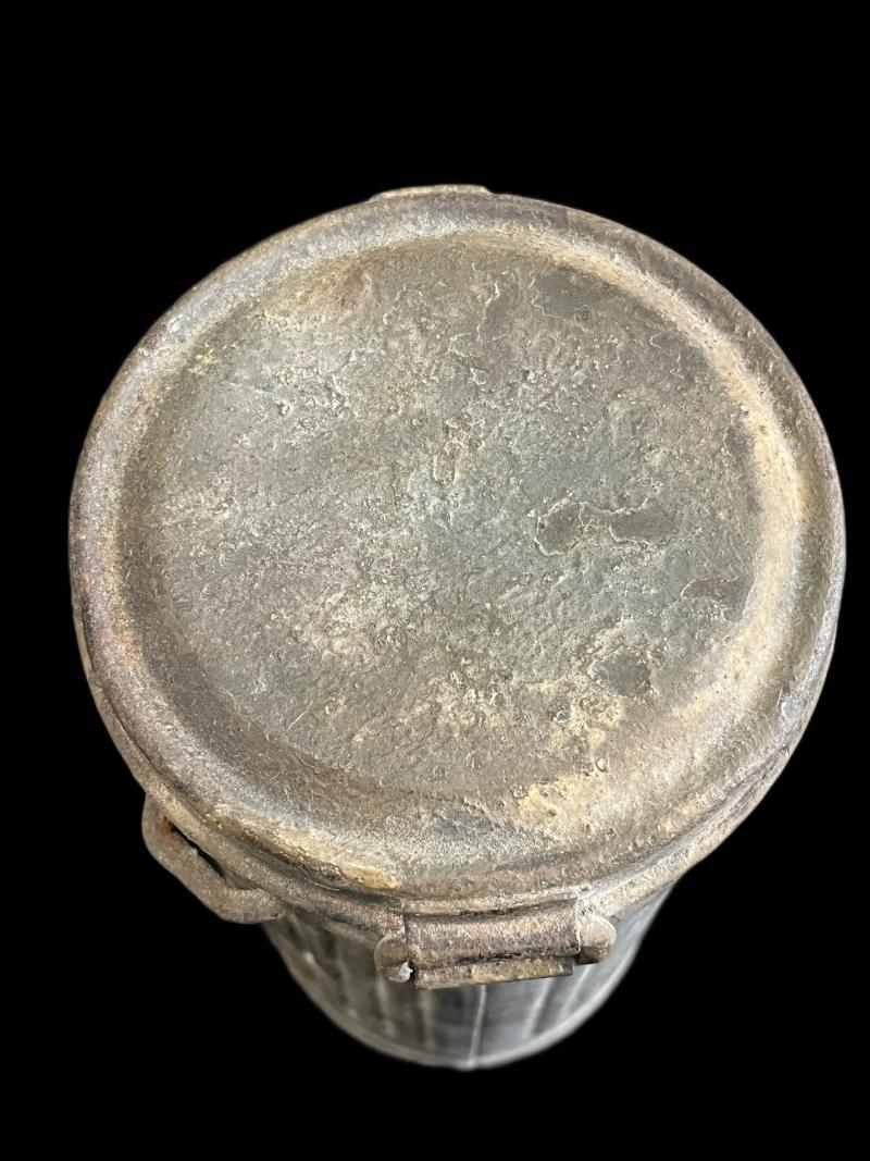 WW2 GERMAN CAMO GAS MASK TIN