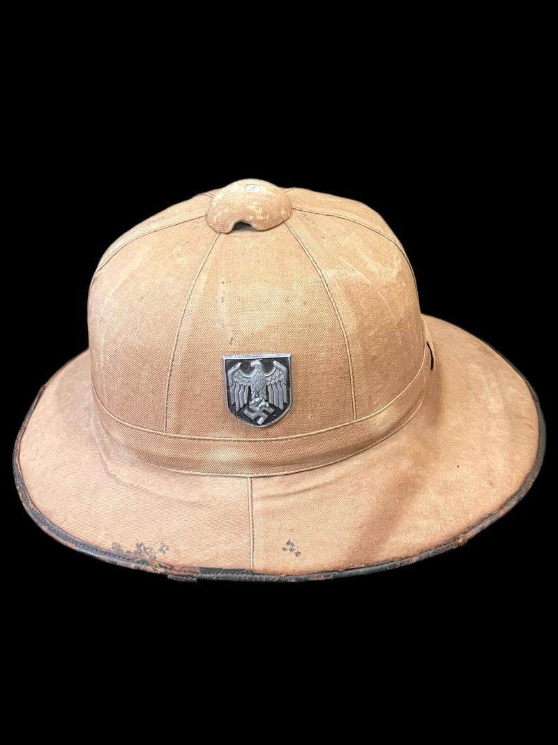 WW2 GERMAN ARMY 1ST PATTERN PITH HELMET
