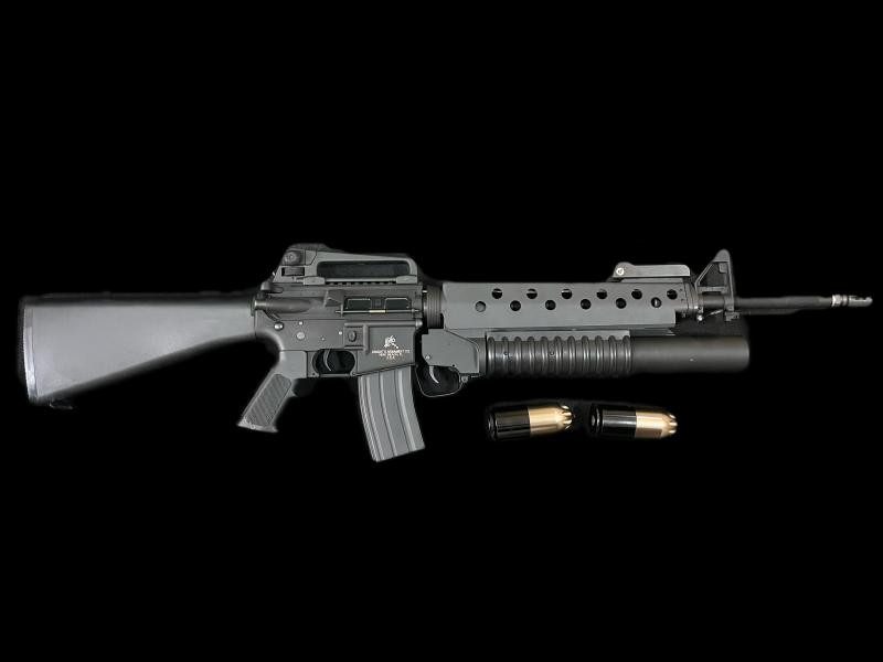 AIRSOFT M16/MARINE M-4 WITH M203 GRENADE LAUNCHER AND 2 X GRENADES