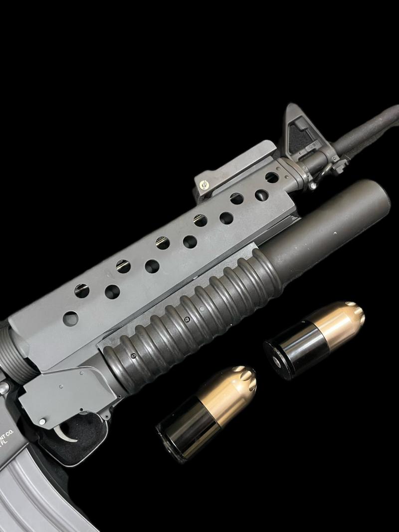 AIRSOFT M16/MARINE M-4 WITH M203 GRENADE LAUNCHER AND 2 X GRENADES