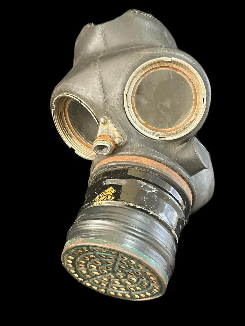 WW2 BRITISH GAS MASK