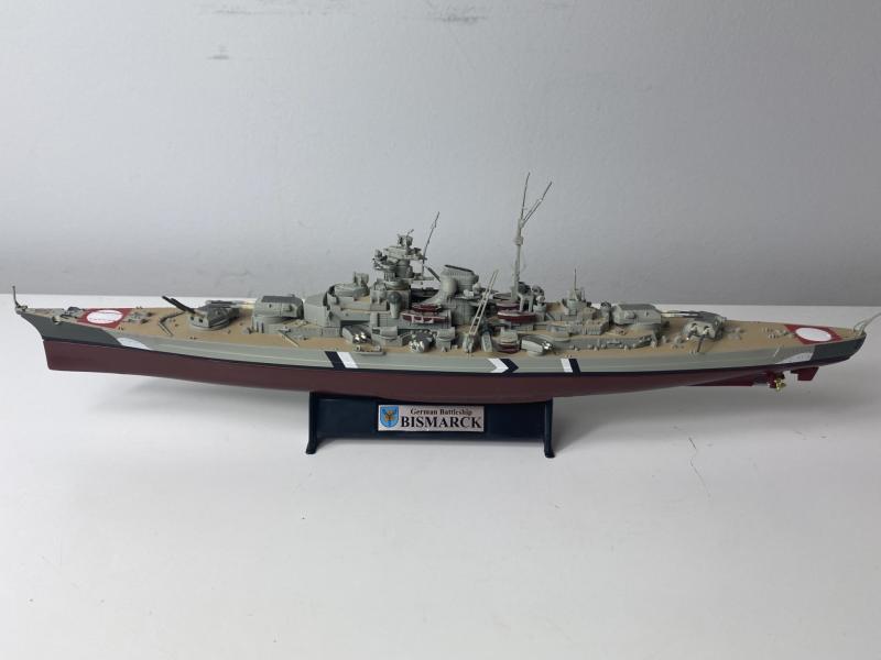 WW2 GERMAN BATTLESHIP BISMARCK MODEL