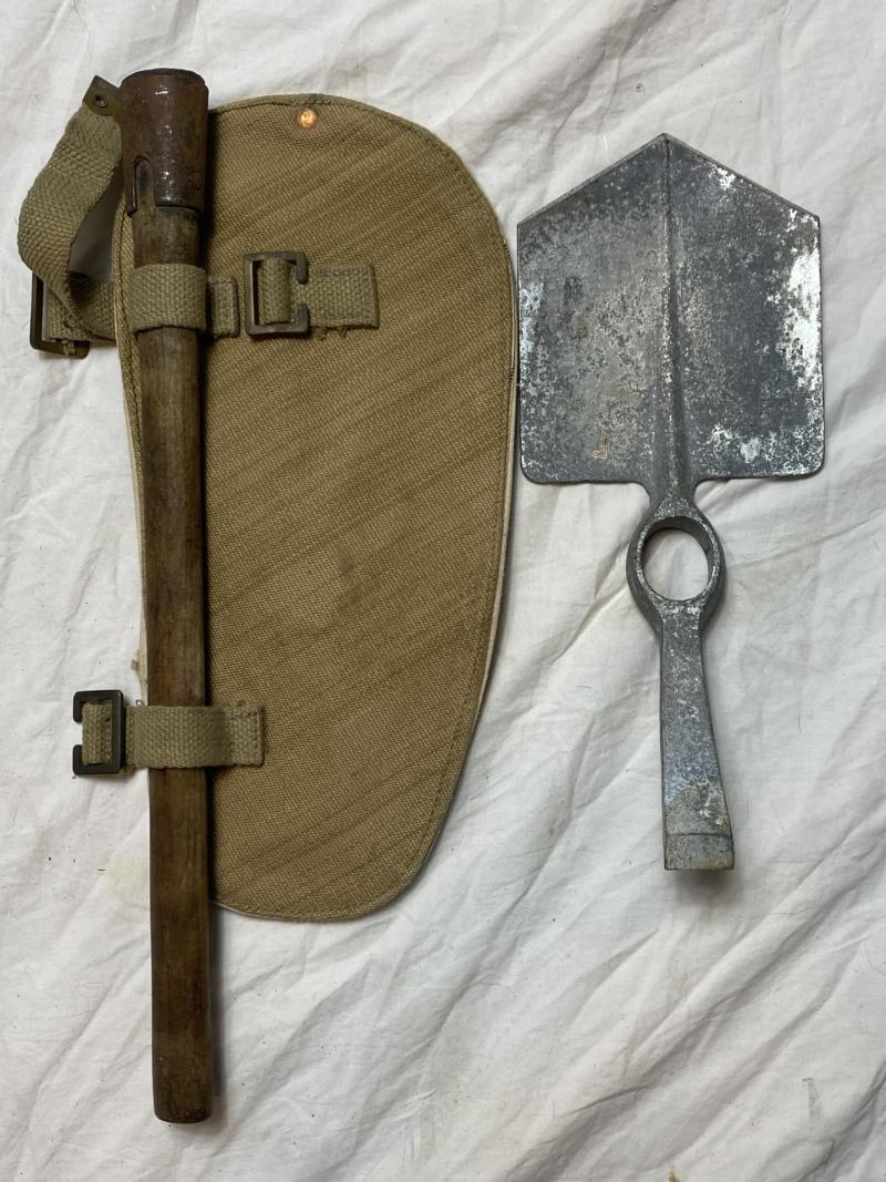 WW2 AUSTRALIAN ENTRENCHING TOOL & CARRIER