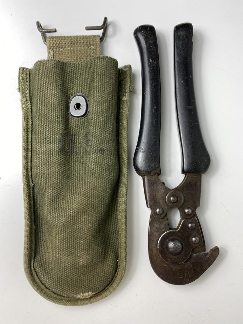 WW2 U.S. WIRE CUTTERS IN ITS POUCH