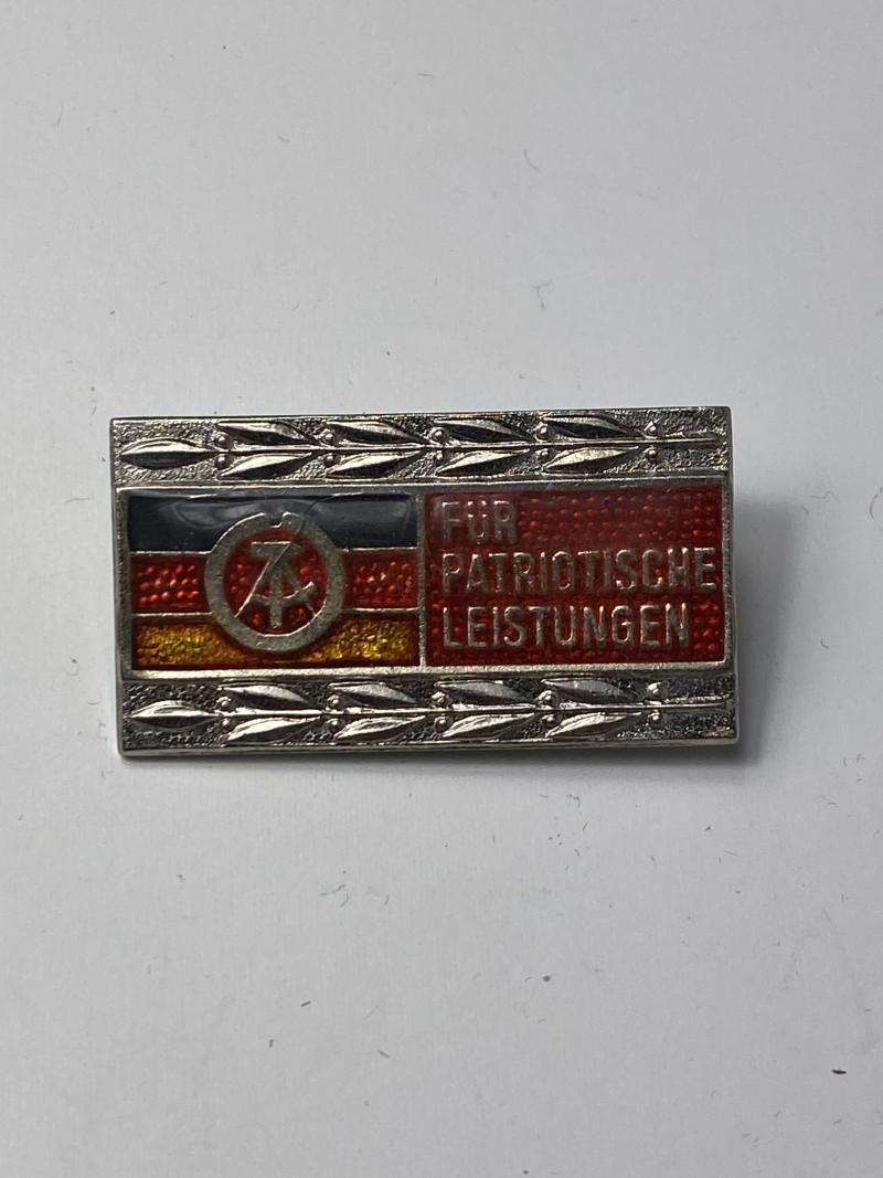 GERMAN DDR PATRIOTIC PARTY BADGE