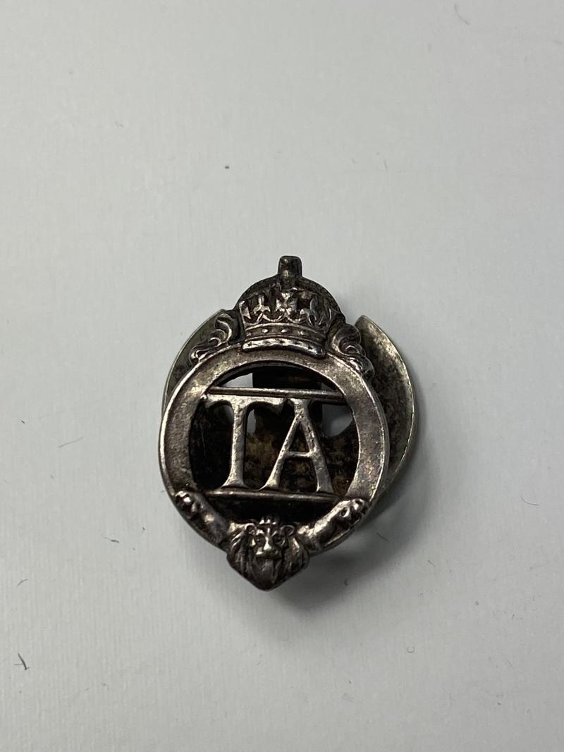 WW2 TERRITORIAL ARMY BADGE