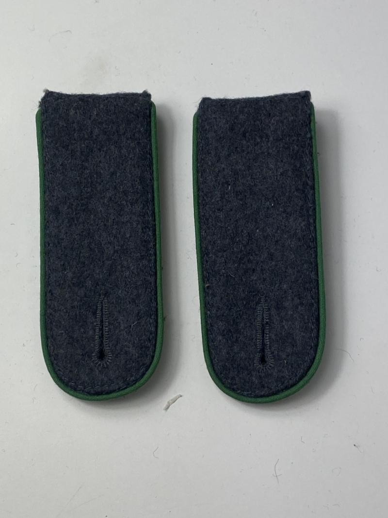 REPRODUCTION GREEN PIPED EM SHOULDER BOARDS - GRENADIER IMPERFECT