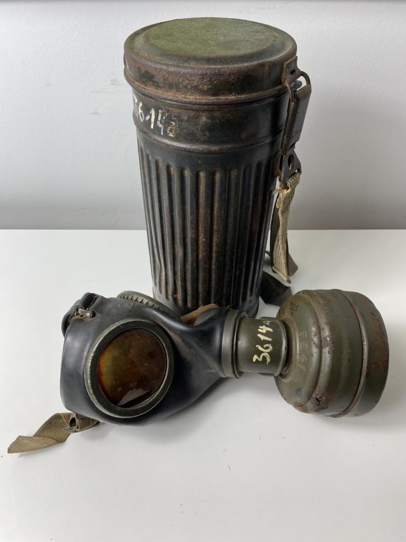 WW2 GERMAN LUFTWAFFE ‘FALLSCHIRMJAGER’ GAS MASK WITH PROVENANCE