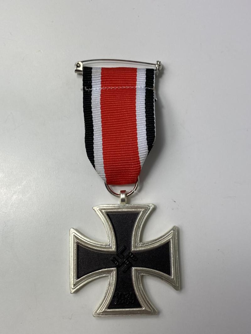 REPRODUCTION WW2 GERMAN IRON CROSS 2ND CLASS