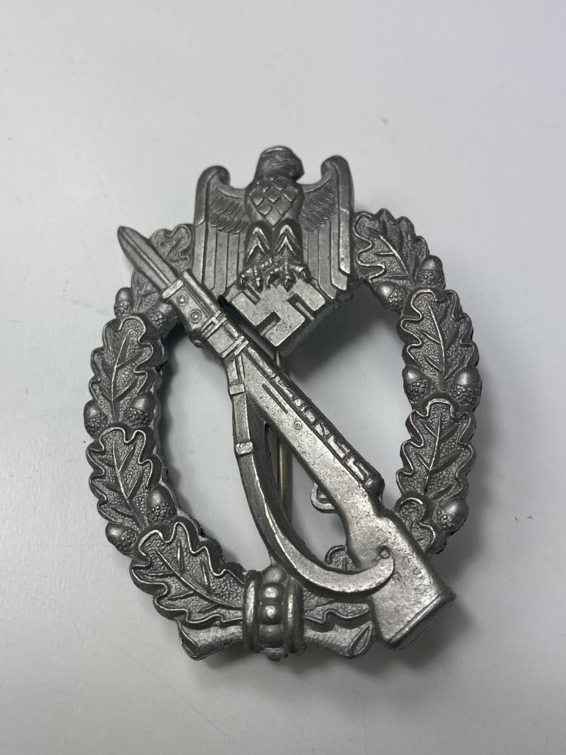 REPRODUCTION WW2 GERMAN INFANTRY ASSAULT BADGE