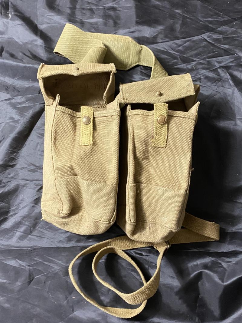 A SET OF WW2 BRITISH 37 PATTERN AMMO/UTILITY POUCHES