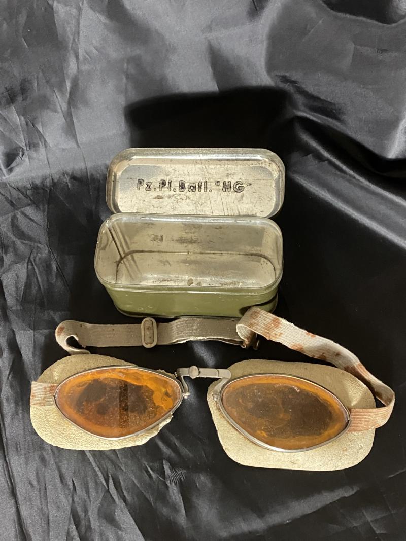 WW2 GERMAN PANZER PIONIER BATTALION HERMANN GORING GOGGLES IN TIN (UNIT MARKED HERMANN GORING )