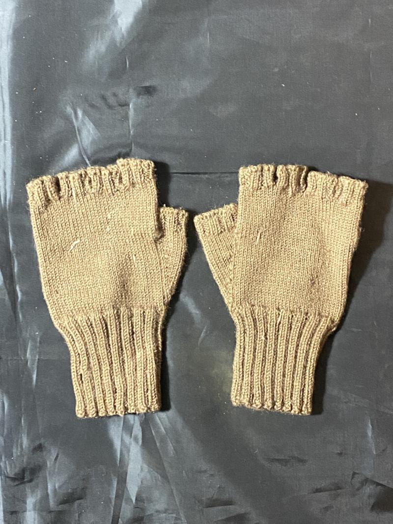 WW2 BRITISH WOOLLEN TRIGGER GLOVES