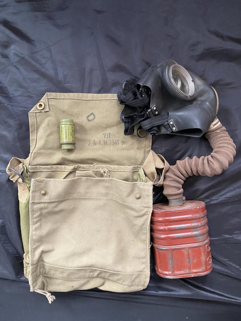 Chase Militaria | WW2 BRITISH GENERAL SERVICE GAS MASK AND CONTENTS