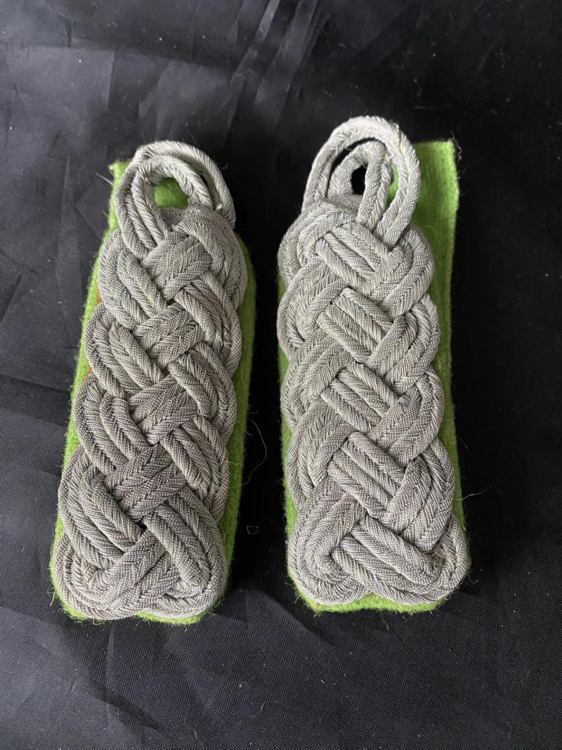 REPRODUCTION WW2 GERMAN OFFICER SHOULDER BOARDS (GEBIRGSJAGER)