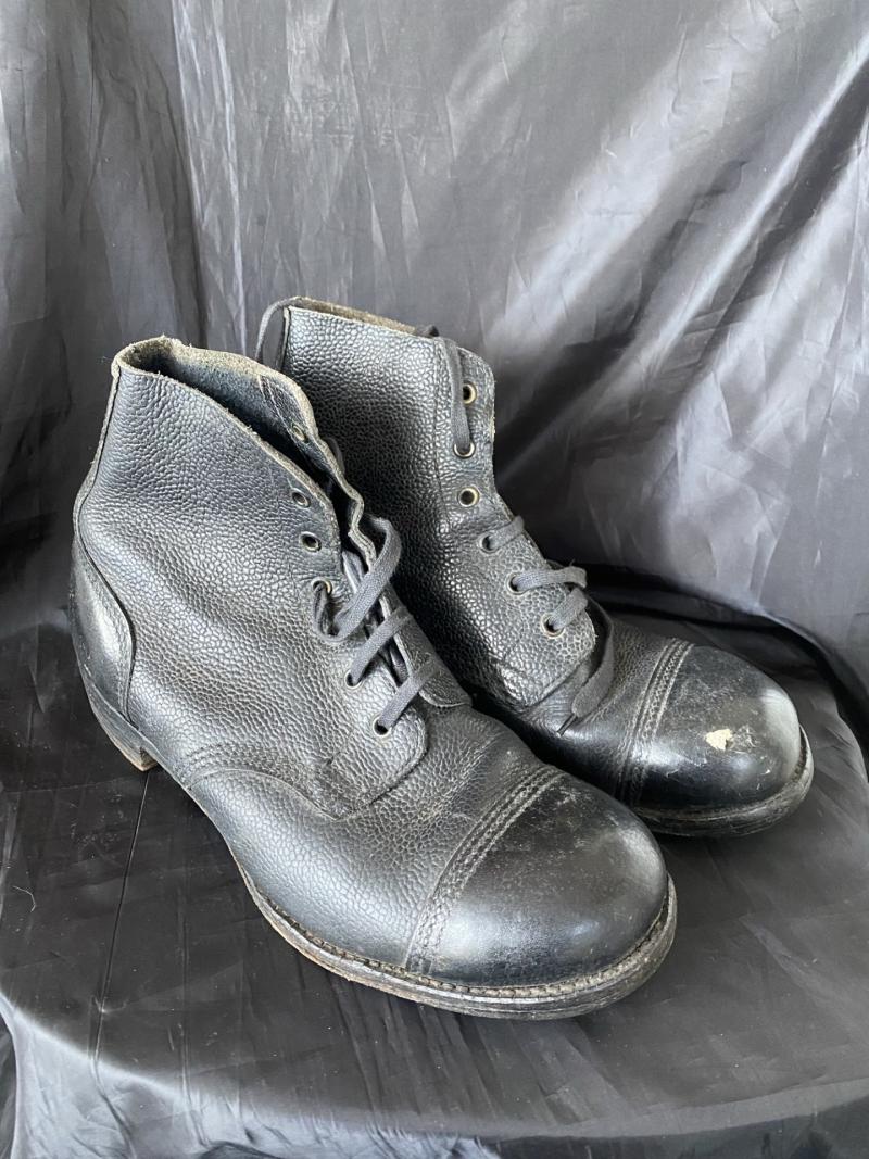 BRITISH 1955 DATED AMMO BOOTS