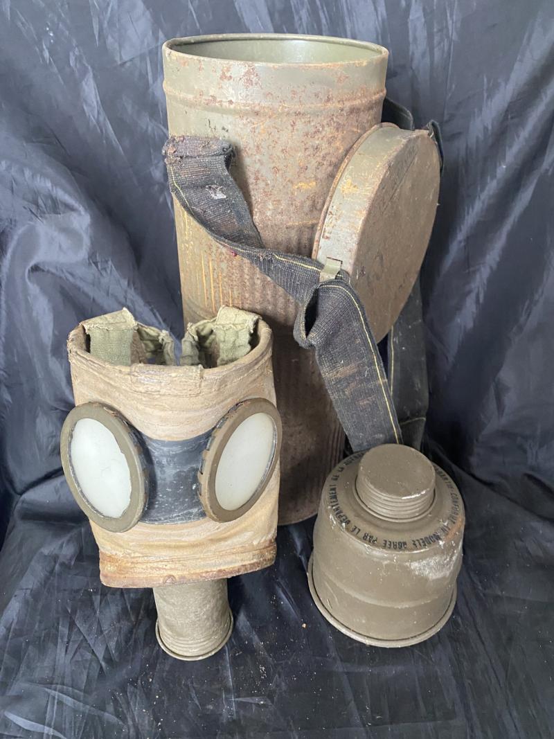 WW2 FRENCH CIVILIAN TC 38 GAS MASK