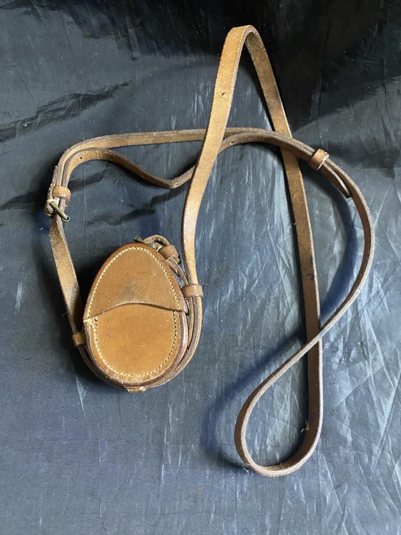 WW1 BRITISH OFFICER'S ISSUED COMPASS IN POUCH