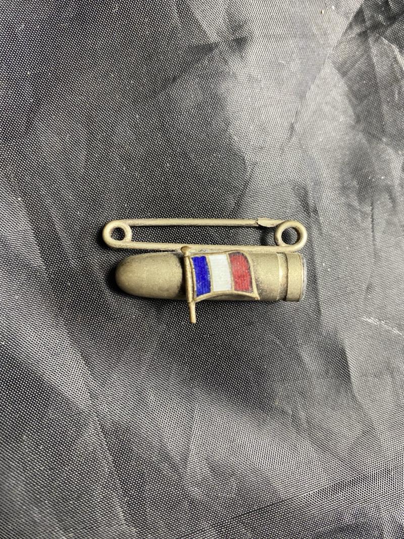 WW1 FRENCH FLAG FLYING BULLET TRENCH ART SOUVENIR BADGE