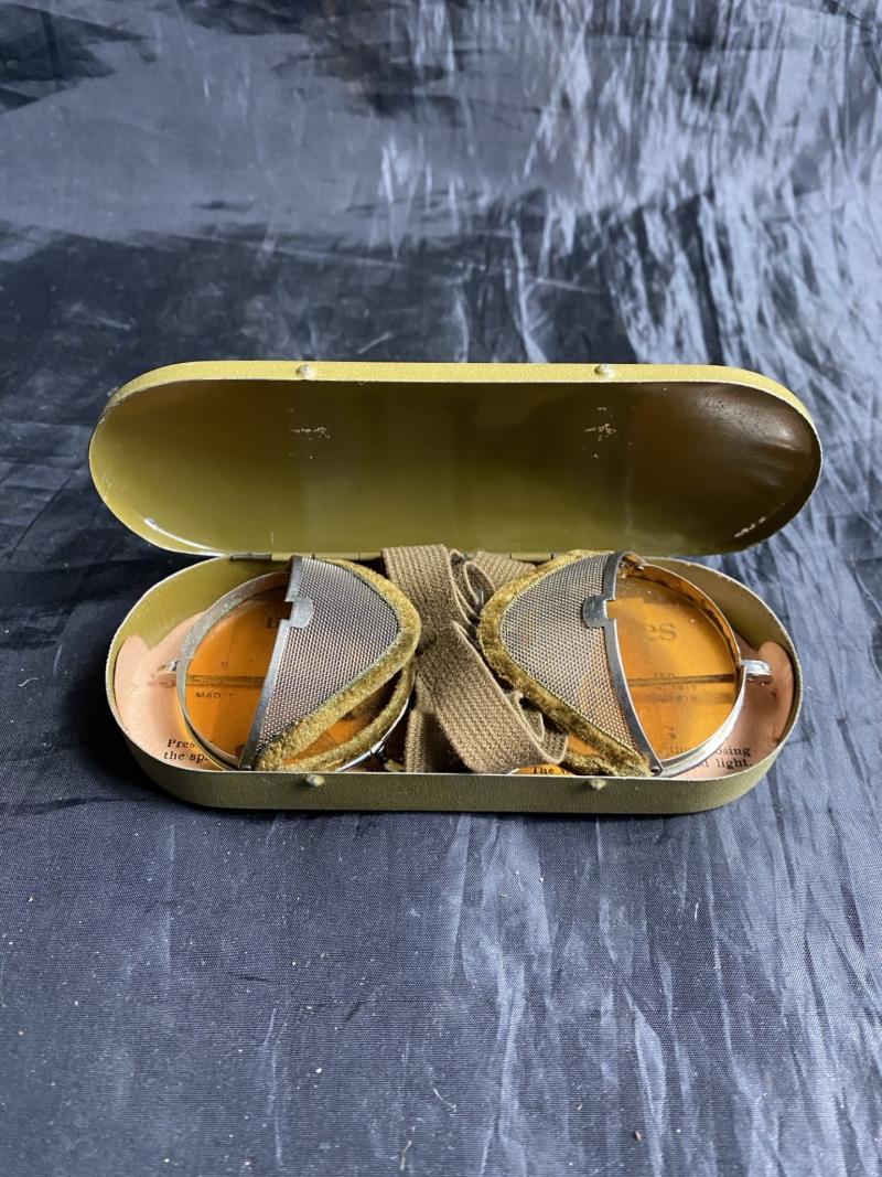 WW1 U.S. WILSON SERVICE GOGGLES IN TIN