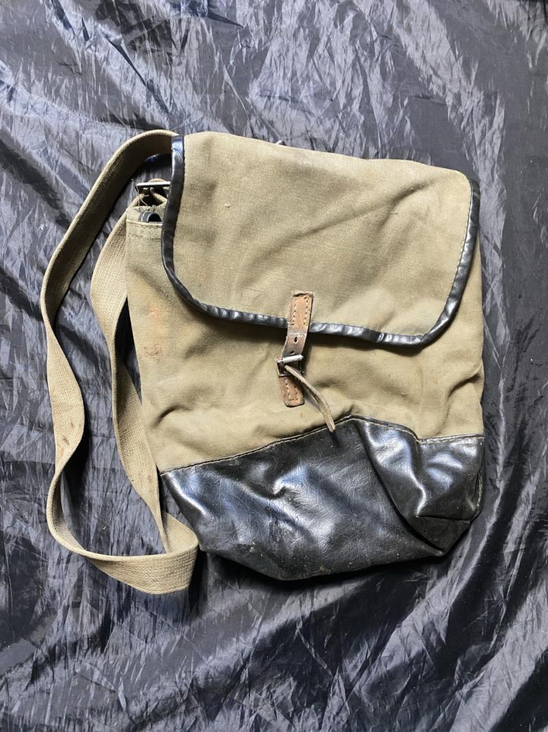 YUGOSLAVIAN M84 GAS MASK/UTILITY BAG