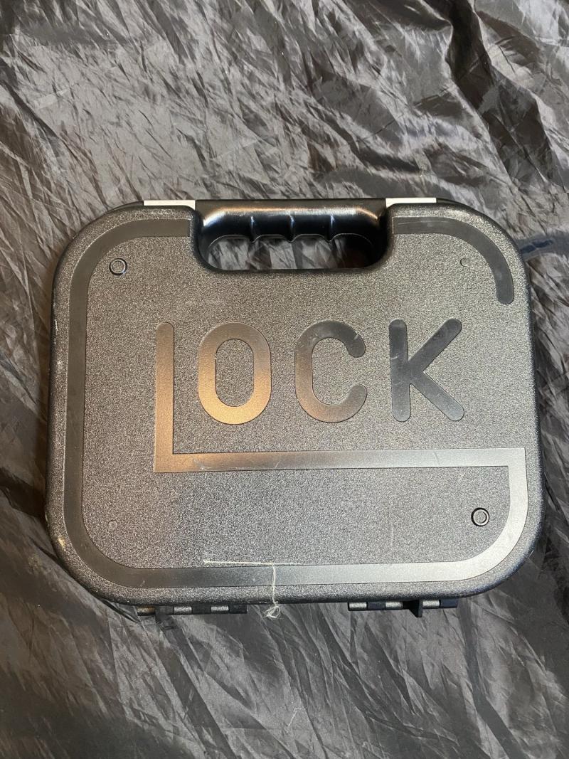 GLOCK 17 PISTOL CASE WITH MANUAL