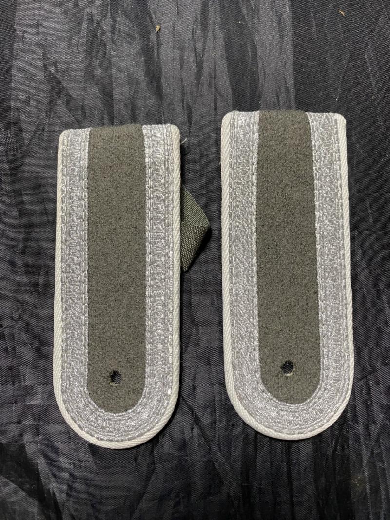 EAST GERMAN INFANTRY SHOULDER BOARDS