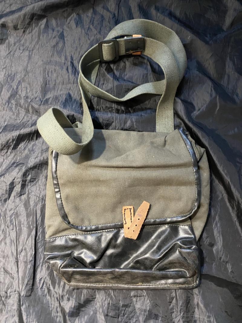 YUGOSLAVIAN M84 GAS MASK/UTILITY BAG