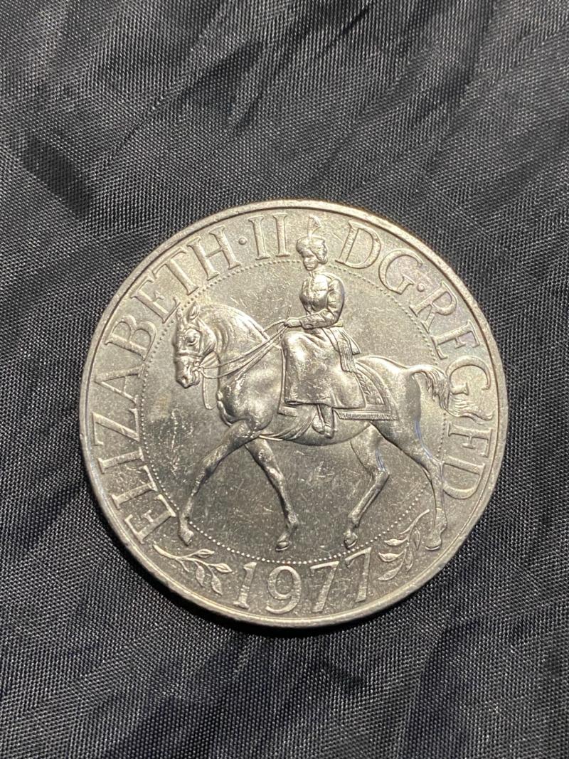 1977 ELIZABETH II DG REG FD COIN