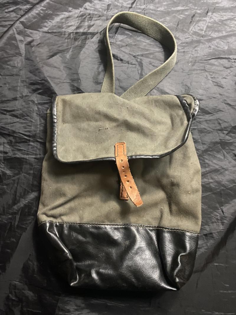 YUGOSLAVIAN M84 GAS MASK/UTILITY BAG