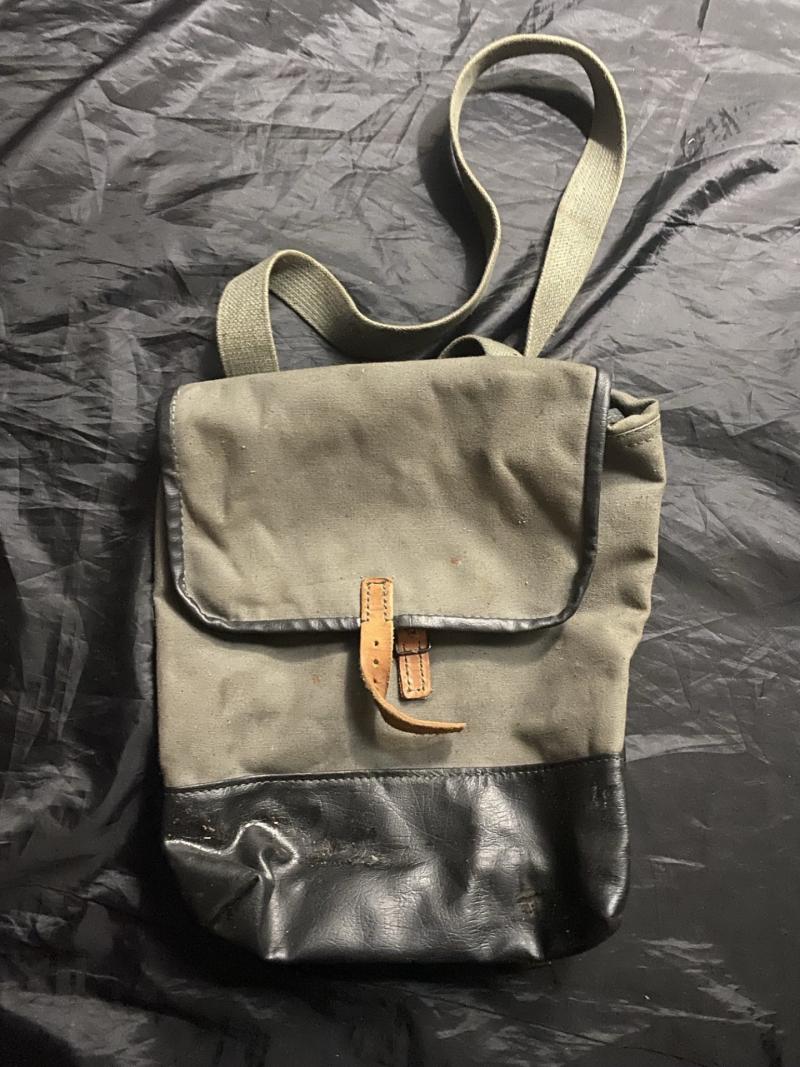 YUGOSLAVIAN M84 GAS MASK/UTILITY BAG