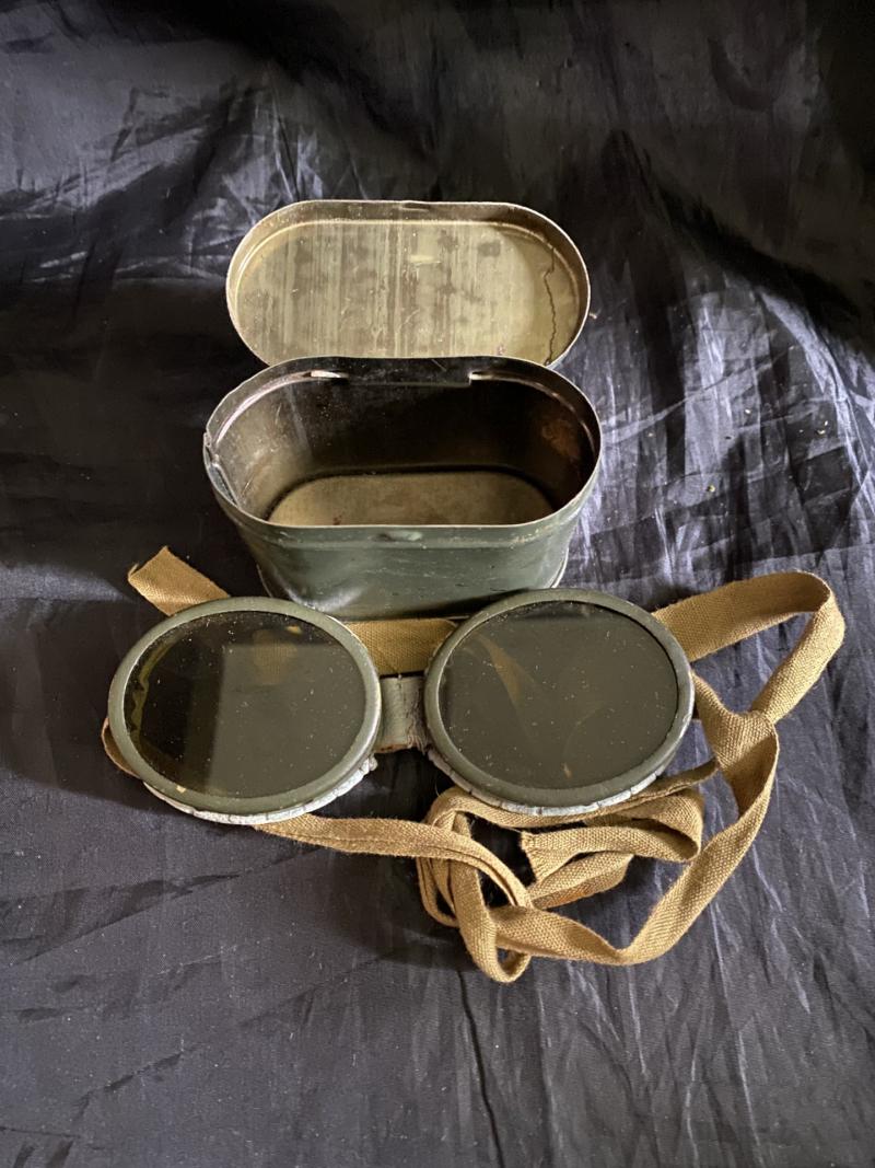 WW2 GERMAN SUN GOGGLES IN TIN