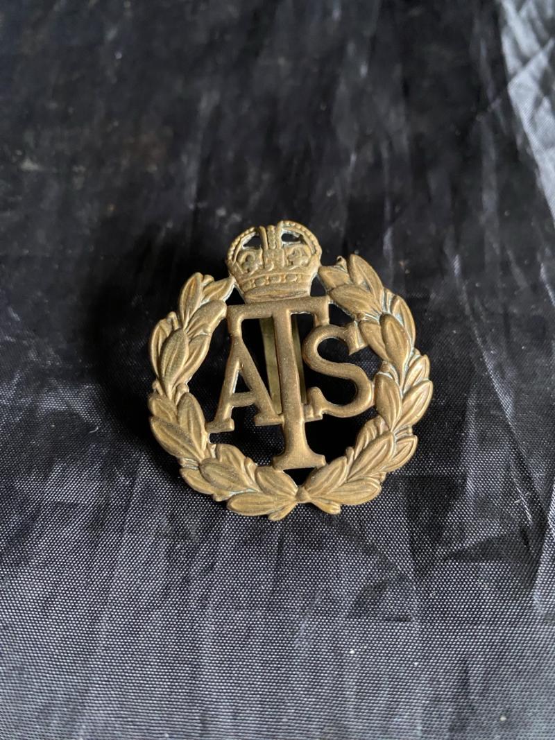 BRITISH ARMY AUXILIARY TERRITORIAL SERVICE CORPS CAP BADGE